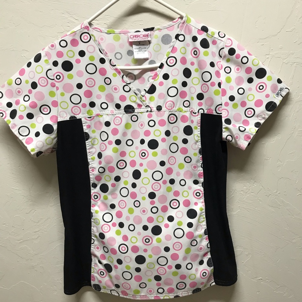 Cute Cherokee medium scrub top